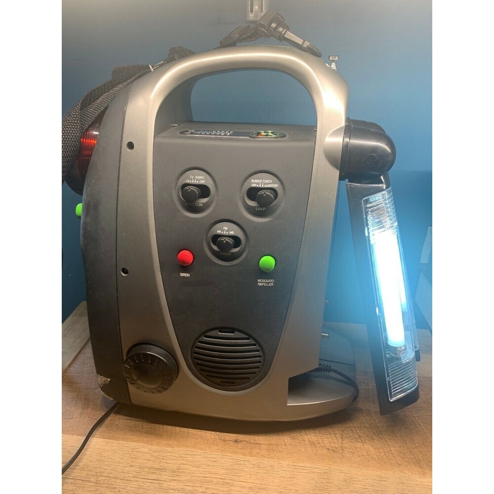 Claybrooke11 in 1 TV/CD Radio Companion Compass Lantern Camping Boating USED